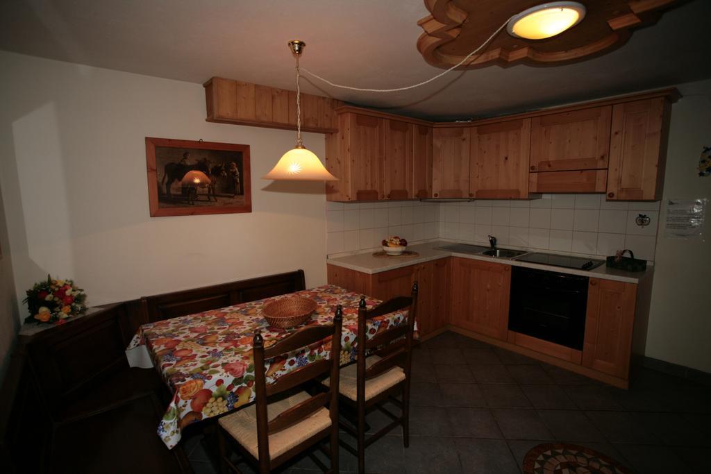 Villetta Panorama Apartman Canazei Szoba fotó