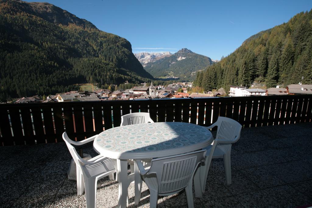 Villetta Panorama Apartman Canazei Szoba fotó