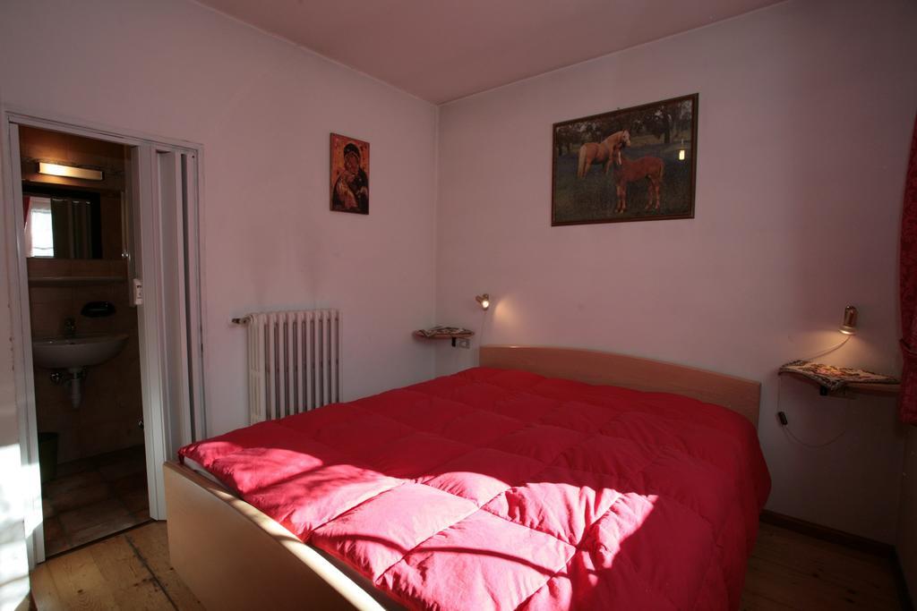 Villetta Panorama Apartman Canazei Szoba fotó